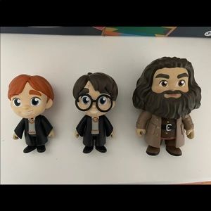 - FUNKO POP - Harry Potter, Ron Weasley, and Harid